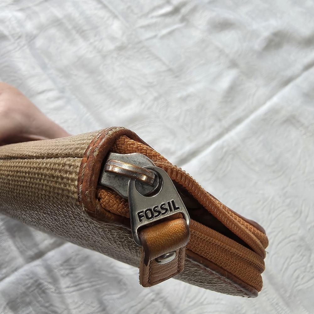 Fossil Key-Per Retro Wallet - AS IS / Rough Condition - Picture 7 of 7